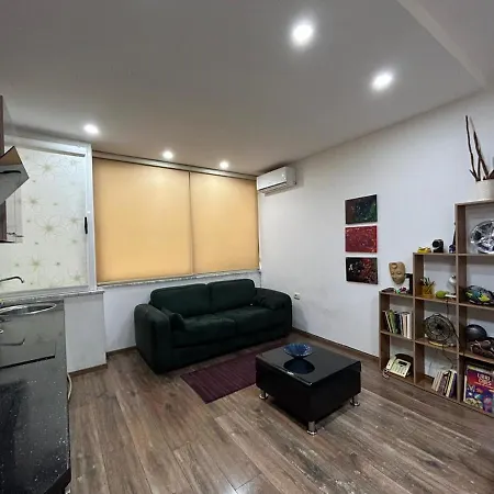 Marias In Blloku, Tirana