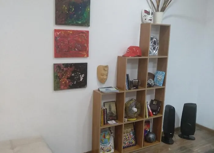 Marias In Blloku, Tirana